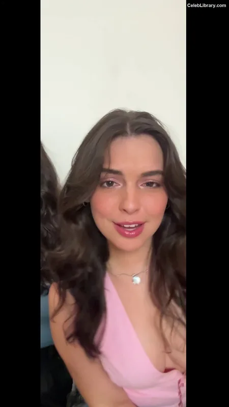 Isabella Gomez photo 24 of 479