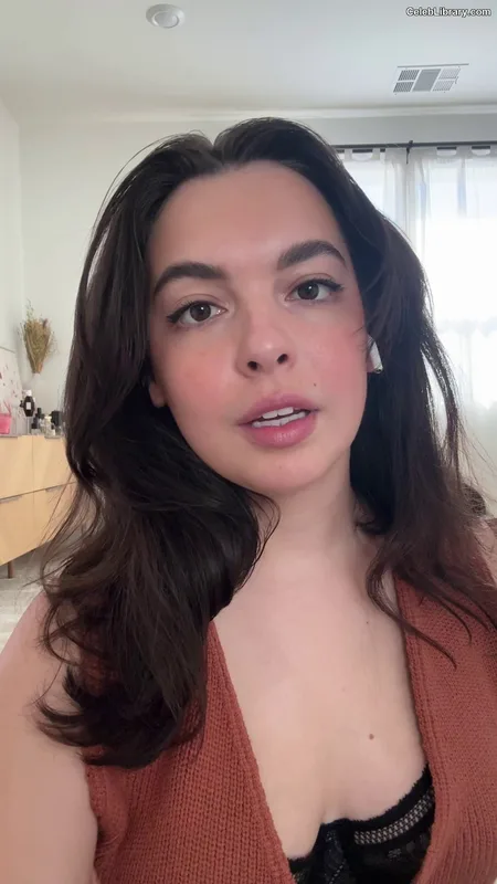 Isabella Gomez photo 9 of 479