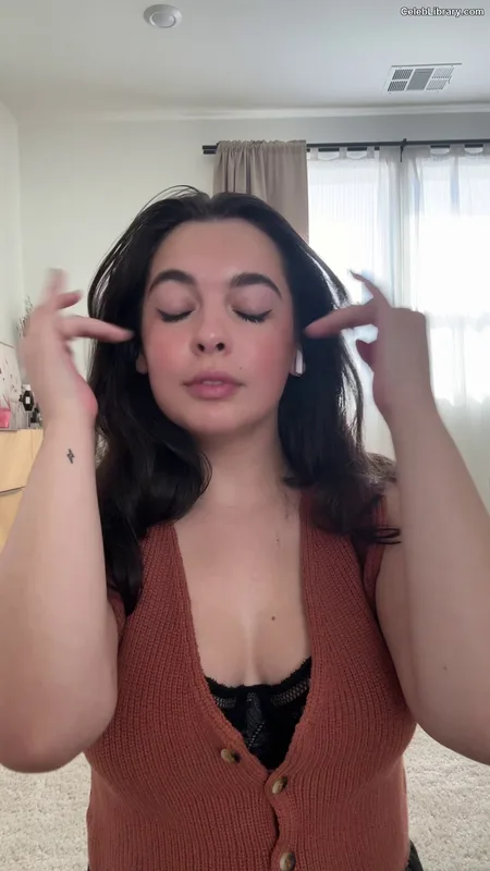 Isabella Gomez photo 10 of 479