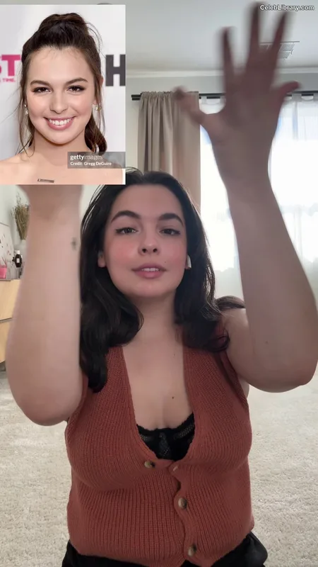 Isabella Gomez photo 11 of 479