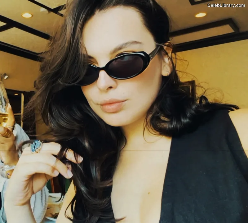 Isabella Gomez photo 12 of 479