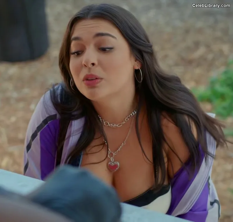 Isabella Gomez photo 15 of 479