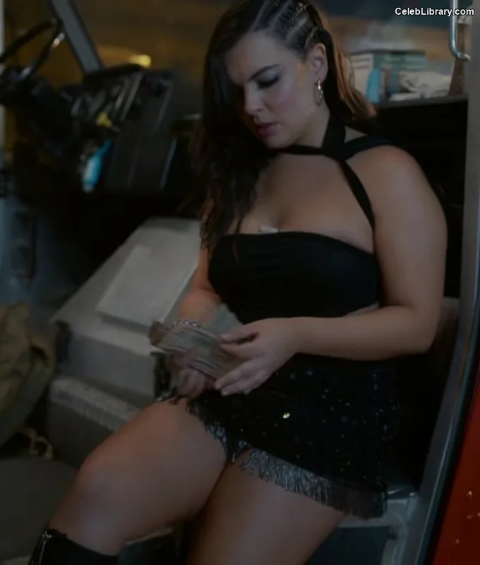 Isabella Gomez photo 21 of 479