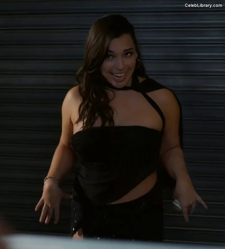 Isabella Gomez photo 6 of 479