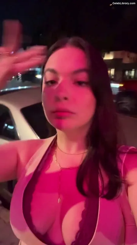Isabella Gomez photo 11 of 479