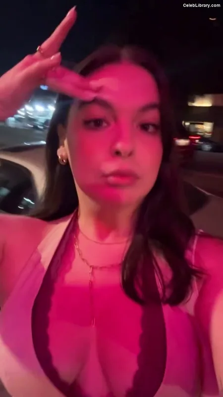Isabella Gomez photo 12 of 479
