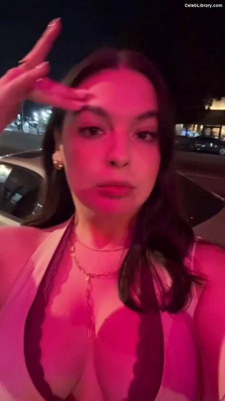 Isabella Gomez photo 13 of 479