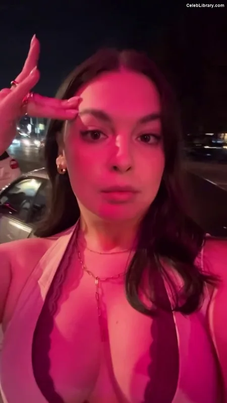 Isabella Gomez photo 16 of 479