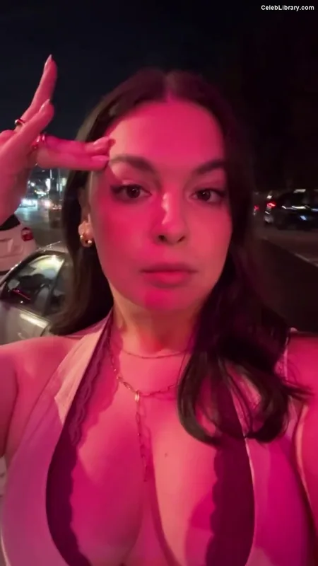 Isabella Gomez photo 17 of 479