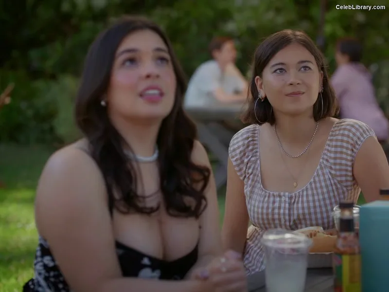 Isabella Gomez photo 20 of 479