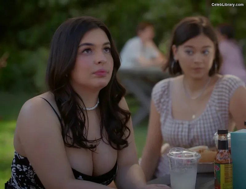 Isabella Gomez photo 22 of 479