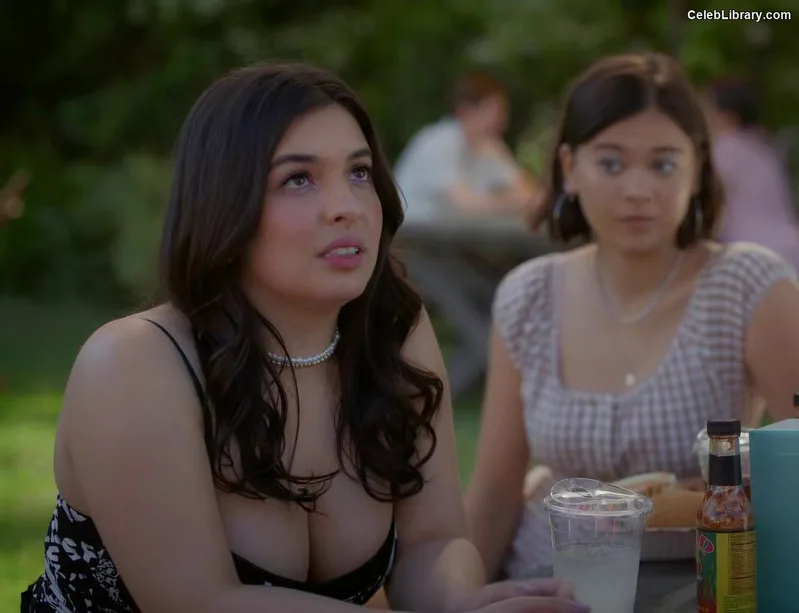 Isabella Gomez photo 23 of 479