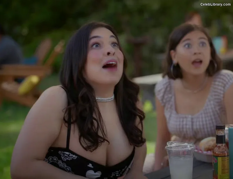 Isabella Gomez photo 24 of 479