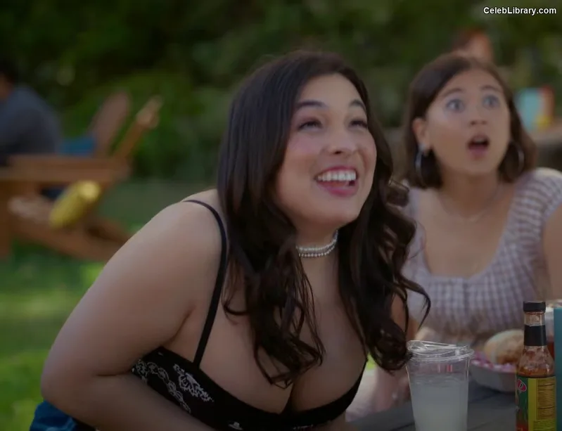 Isabella Gomez photo 1 of 479