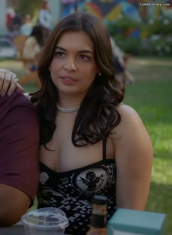 Isabella Gomez photo 2 of 479