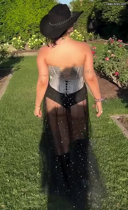Isabella Gomez photo 6 of 479