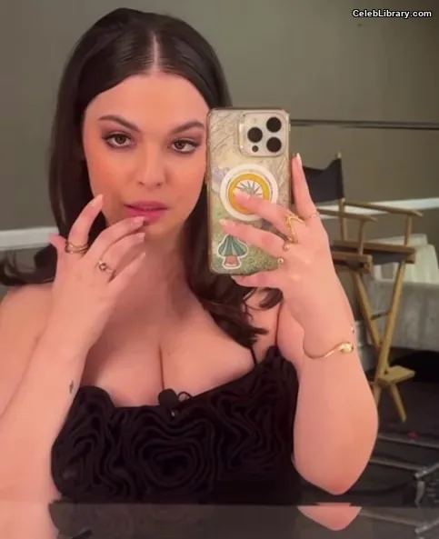 Isabella Gomez photo 14 of 479