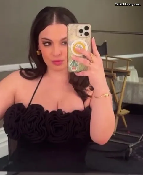 Isabella Gomez photo 16 of 479