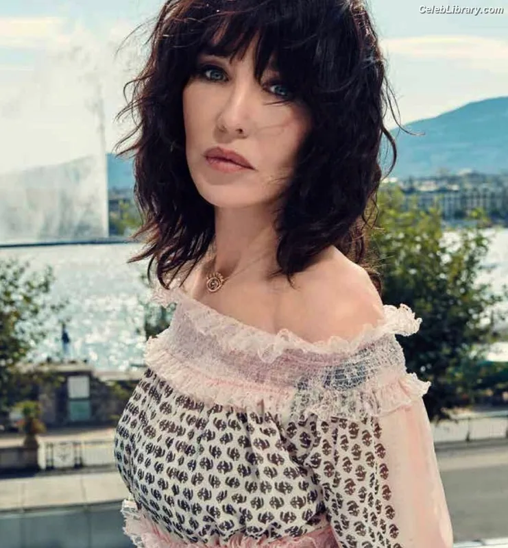 Isabelle Adjani photo 4 of 15