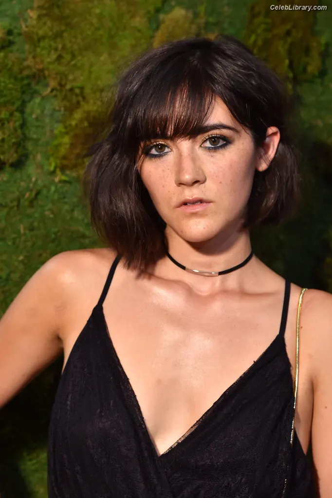 Isabelle Fuhrman photo 12 of 487