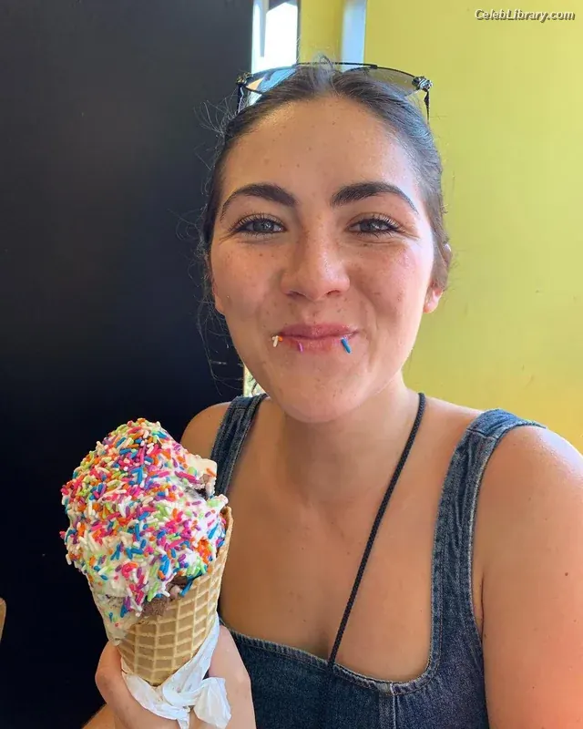 Isabelle Fuhrman photo 5 of 487