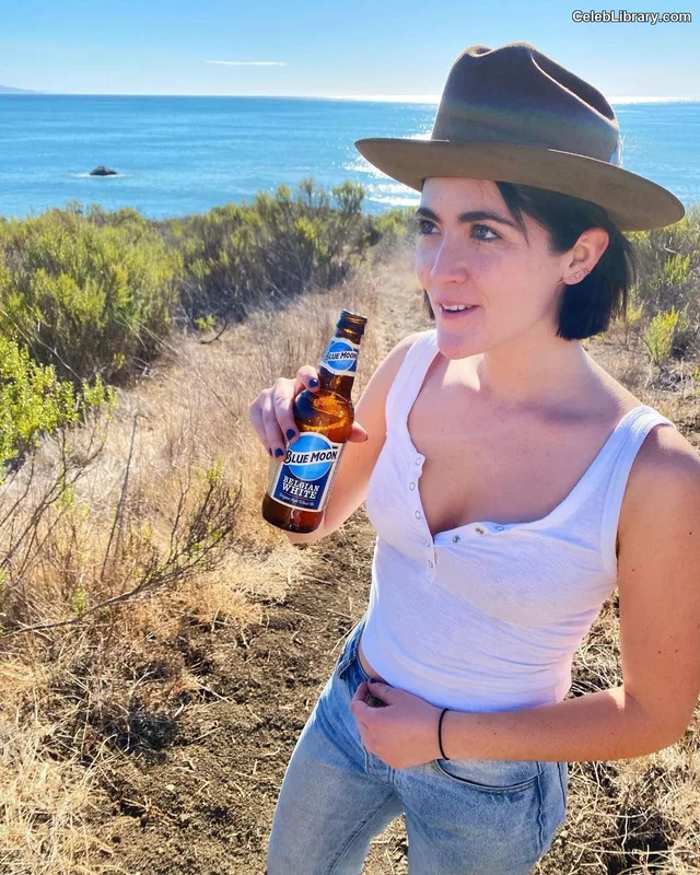 Isabelle Fuhrman photo 2 of 488