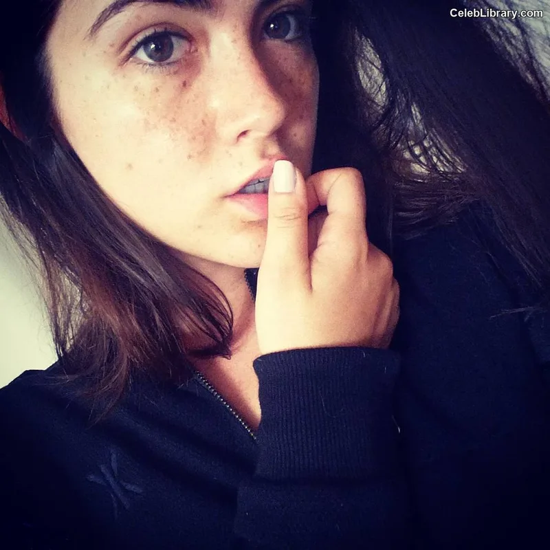 Isabelle Fuhrman photo 3 of 488