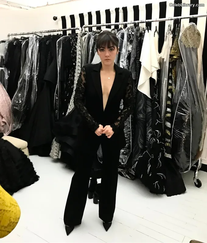 Isabelle Fuhrman photo 4 of 488