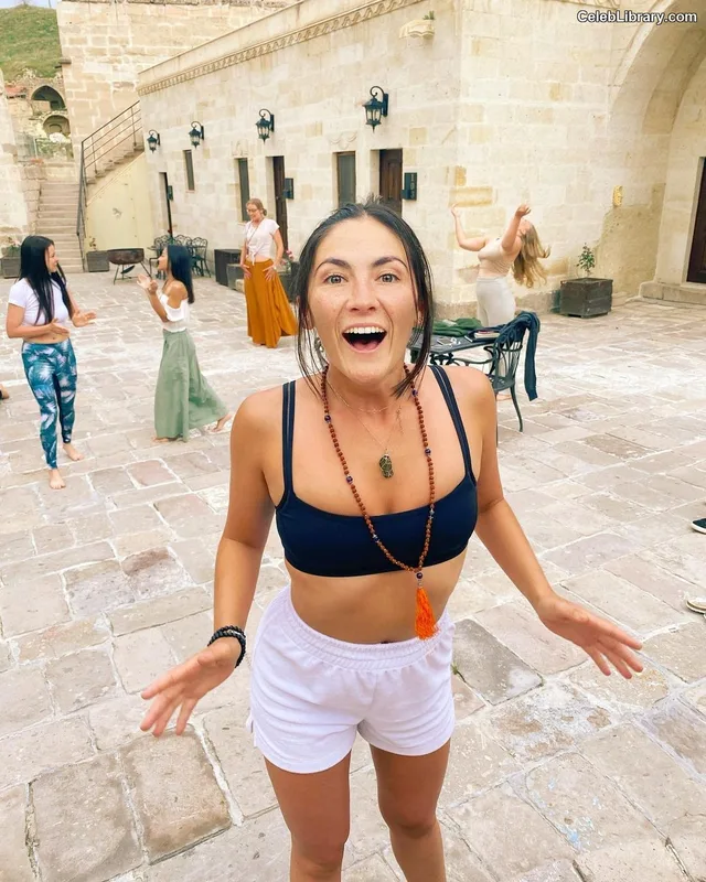 Isabelle Fuhrman photo 9 of 488