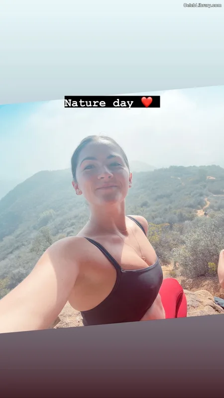 Isabelle Fuhrman photo 24 of 488