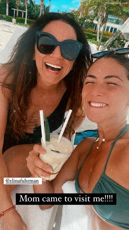 Isabelle Fuhrman photo 4 of 488