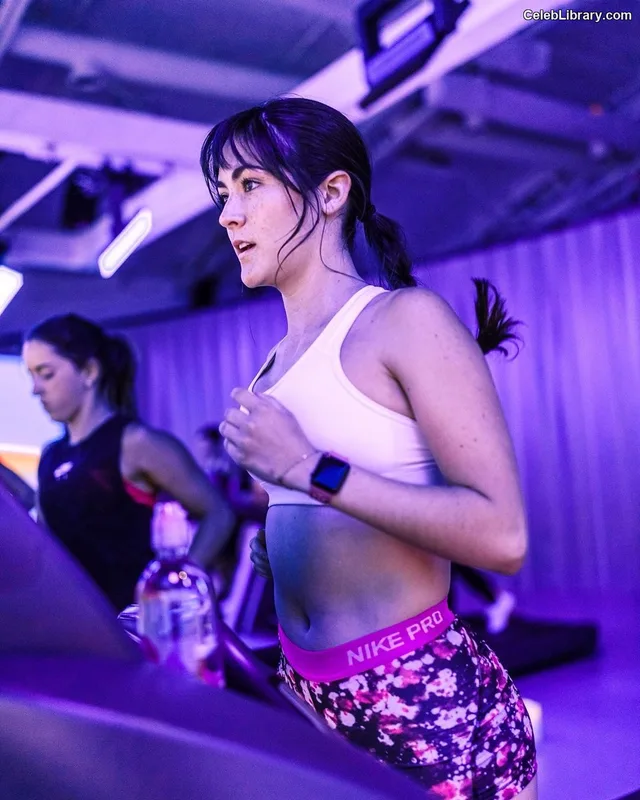 Isabelle Fuhrman photo 11 of 488