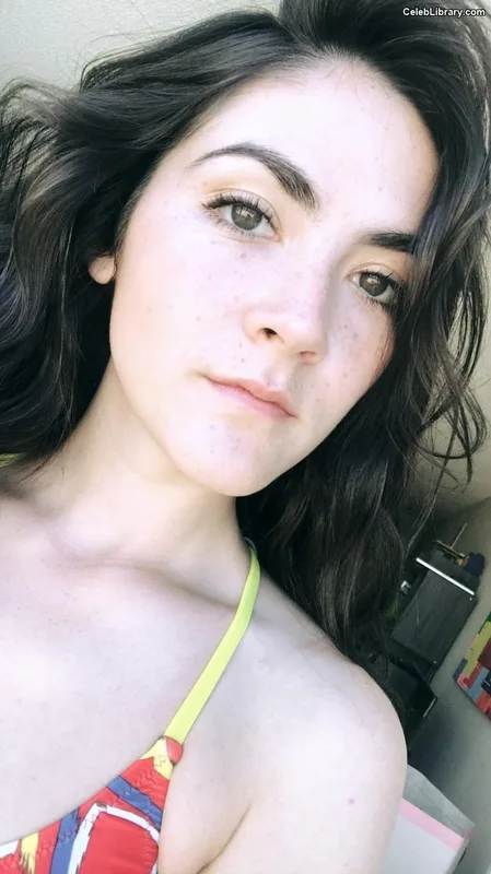 Isabelle Fuhrman photo 12 of 488