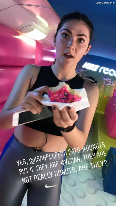 Isabelle Fuhrman photo 2 of 488