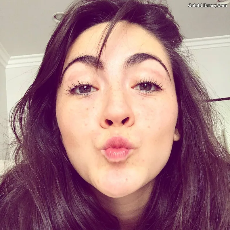 Isabelle Fuhrman photo 23 of 488
