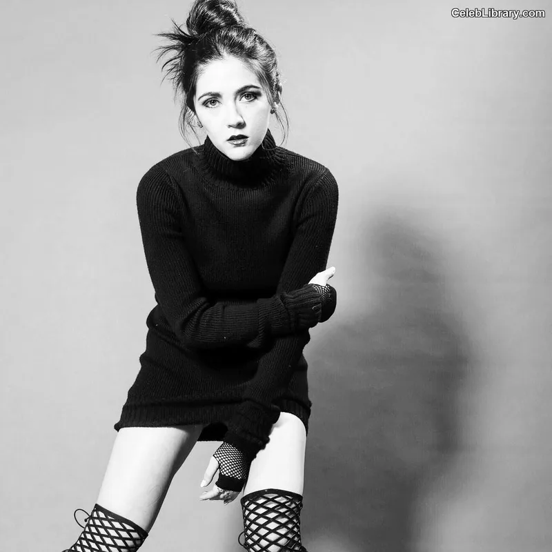 Isabelle Fuhrman photo 9 of 488