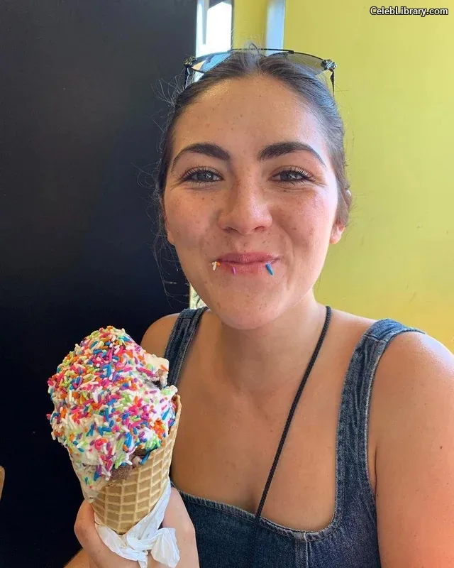 Isabelle Fuhrman photo 14 of 488