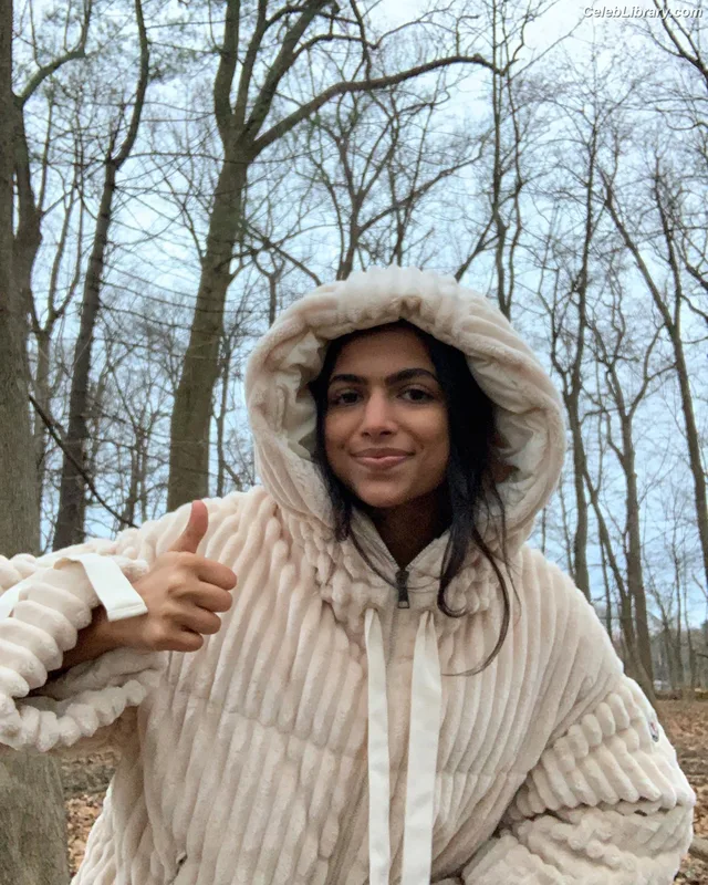 Ishana Night Shyamalan photo 7 of 40