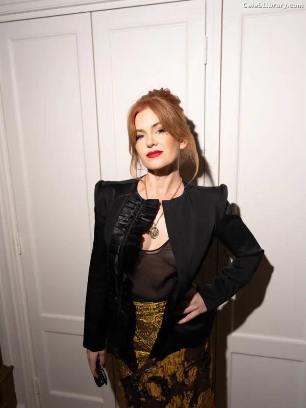 Isla Fisher photo 10 of 434