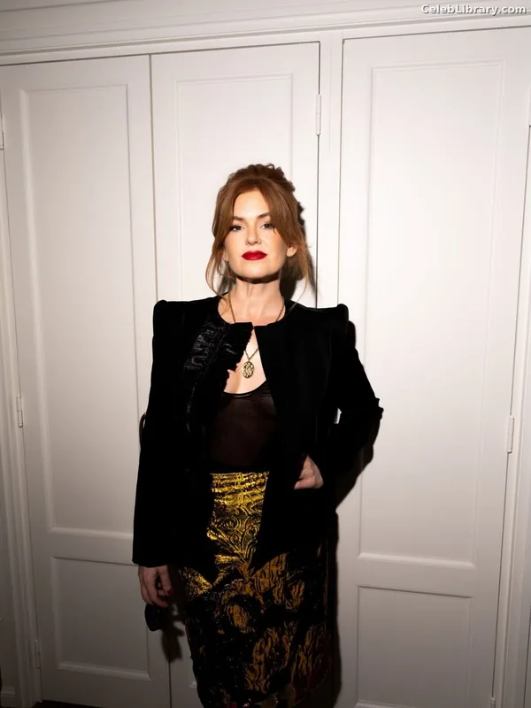 Isla Fisher photo 12 of 434