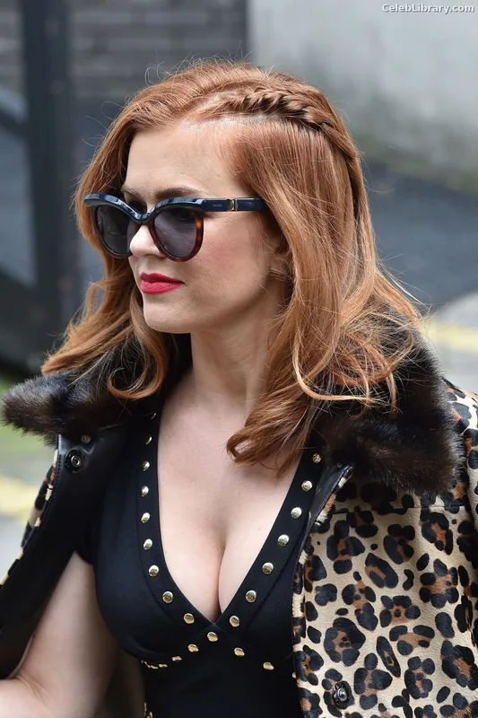 Isla Fisher photo 16 of 434