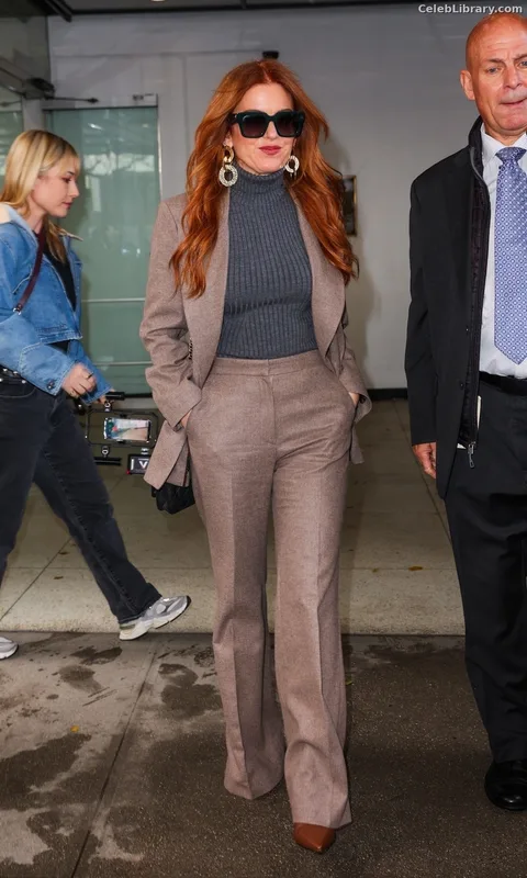 Isla Fisher photo 17 of 434