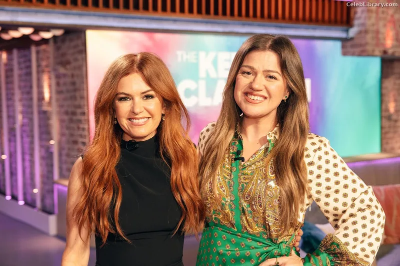 Isla Fisher photo 3 of 434