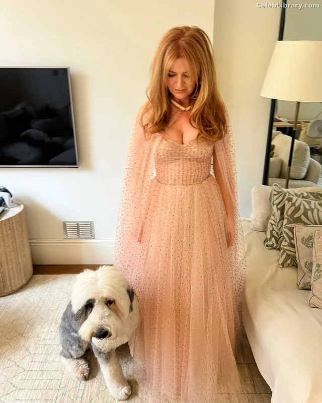 Isla Fisher photo 12 of 434