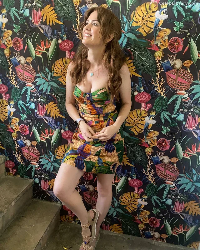Isla Fisher photo 14 of 434