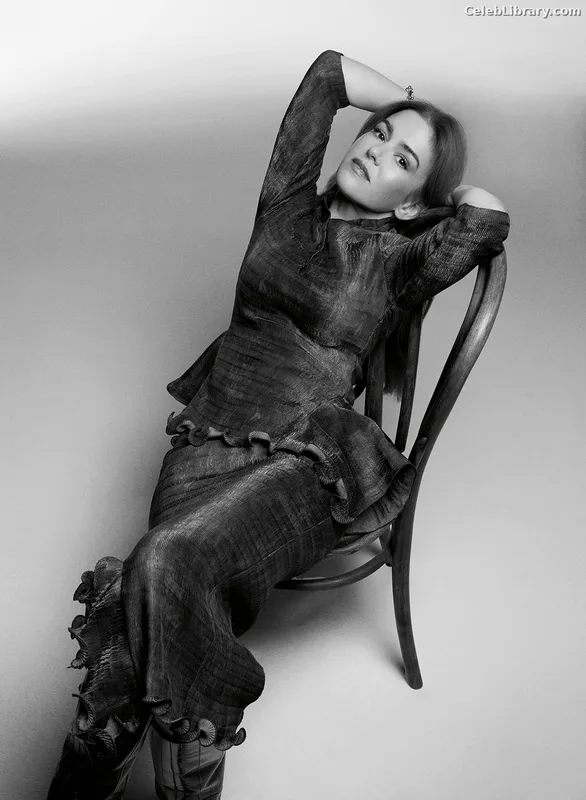 Isla Fisher photo 1 of 434