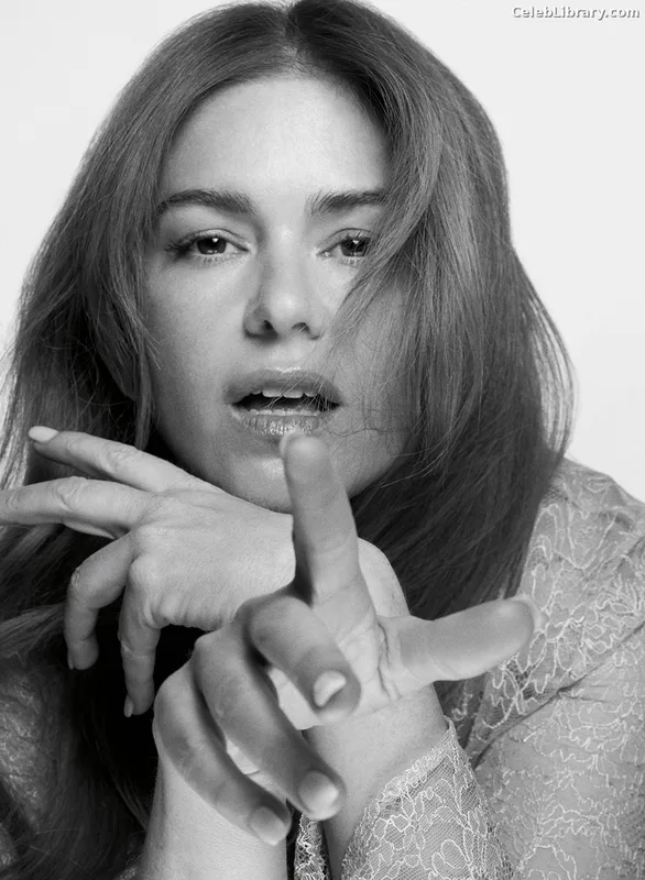 Isla Fisher photo 3 of 434