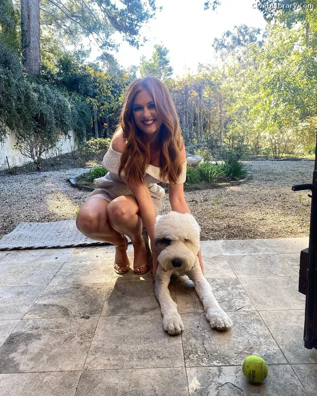 Isla Fisher photo 3 of 434