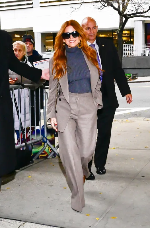 Isla Fisher photo 16 of 434