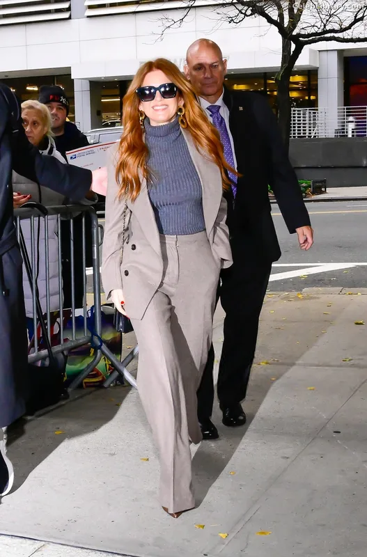 Isla Fisher photo 19 of 434